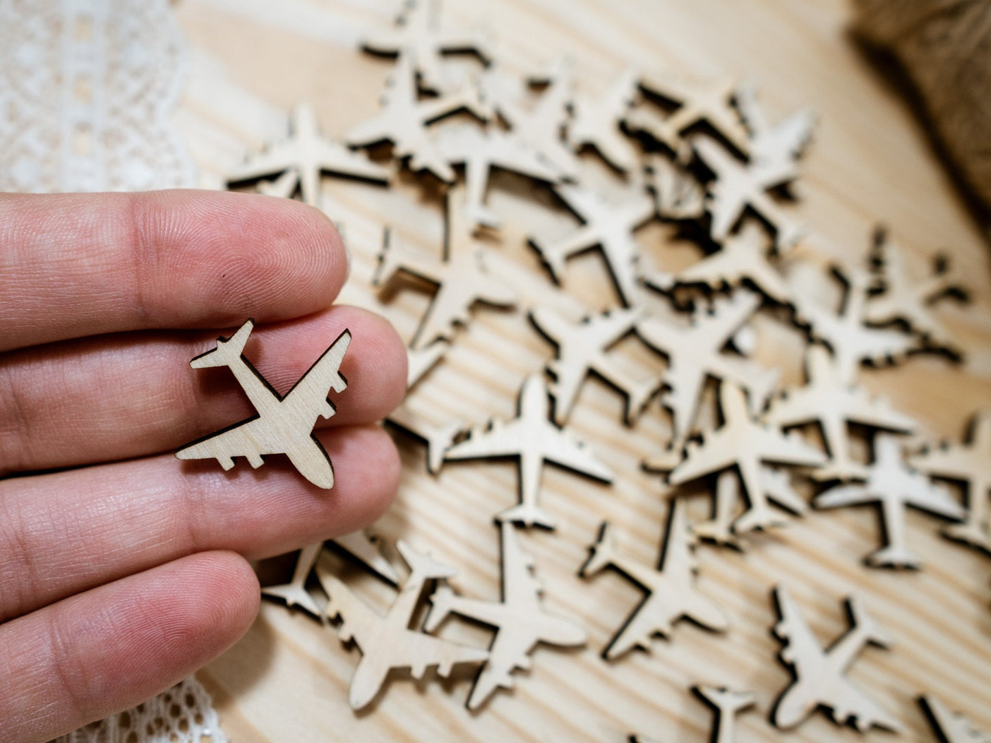 50x Small Wooden Plane, Mini Airplanes, Wooden Blank Shapes for Crafting (1", 2.5cm)