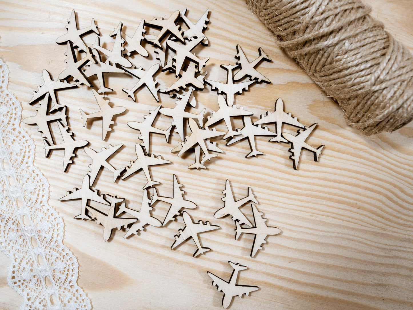 50x Small Wooden Plane, Mini Airplanes, Wooden Blank Shapes for Crafting (1", 2.5cm)